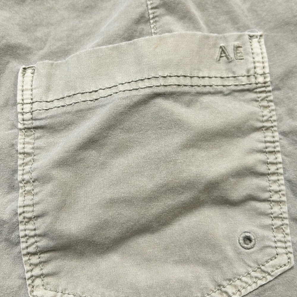 American Eagle 90’s Boyfriend Short Khaki Cargo Women’s Size 2 - Picture 11 of 11